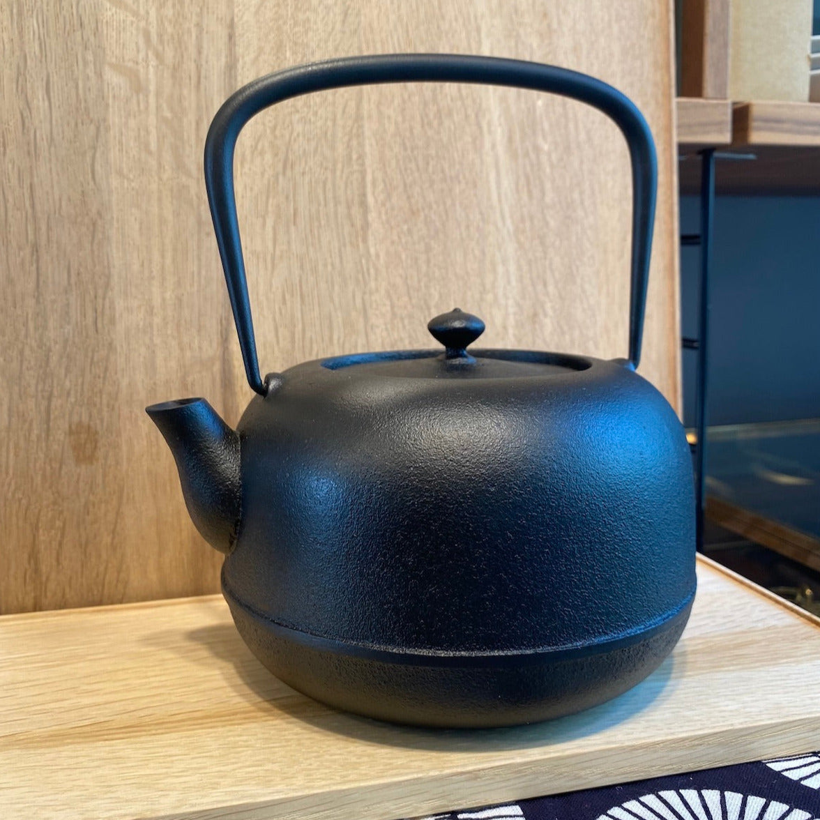 Wasserkessel aus Gusseisen Tetsubin | Azmaya | Handmade in Oshu Japan