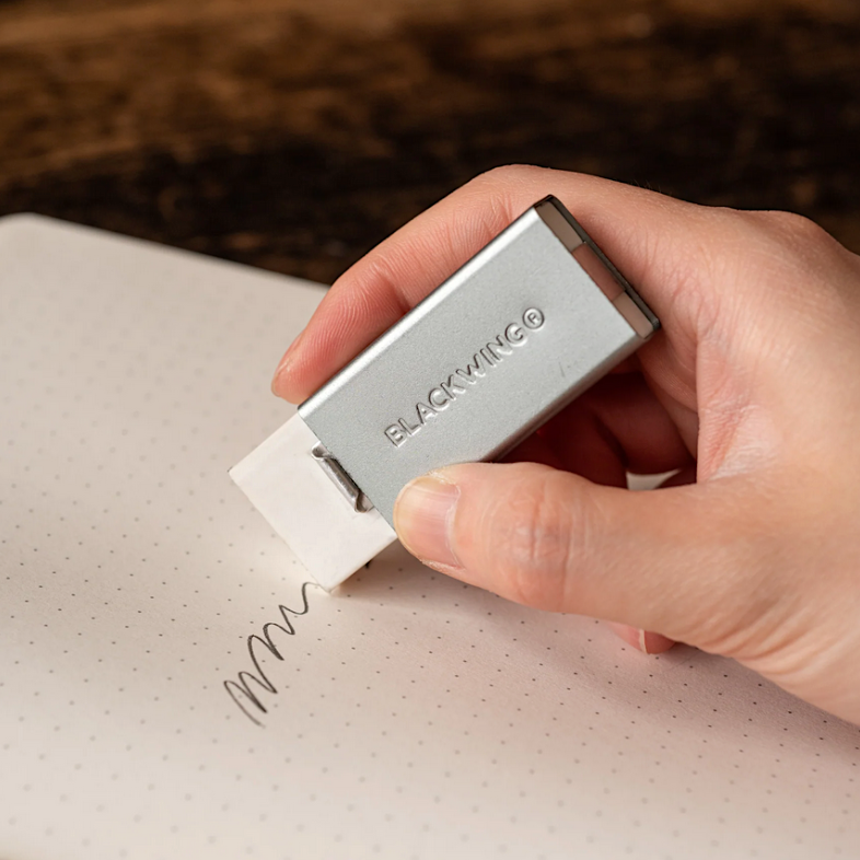 Radiergummi in Aluminiumhülse mit Clip in silber | Blackwing | Made in Vietnam
