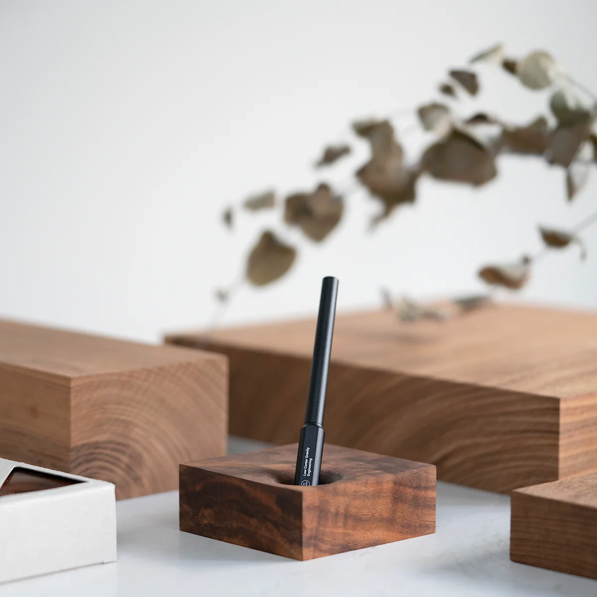 Stifthalter Walnussholz – Minimalistischer Pen Holder