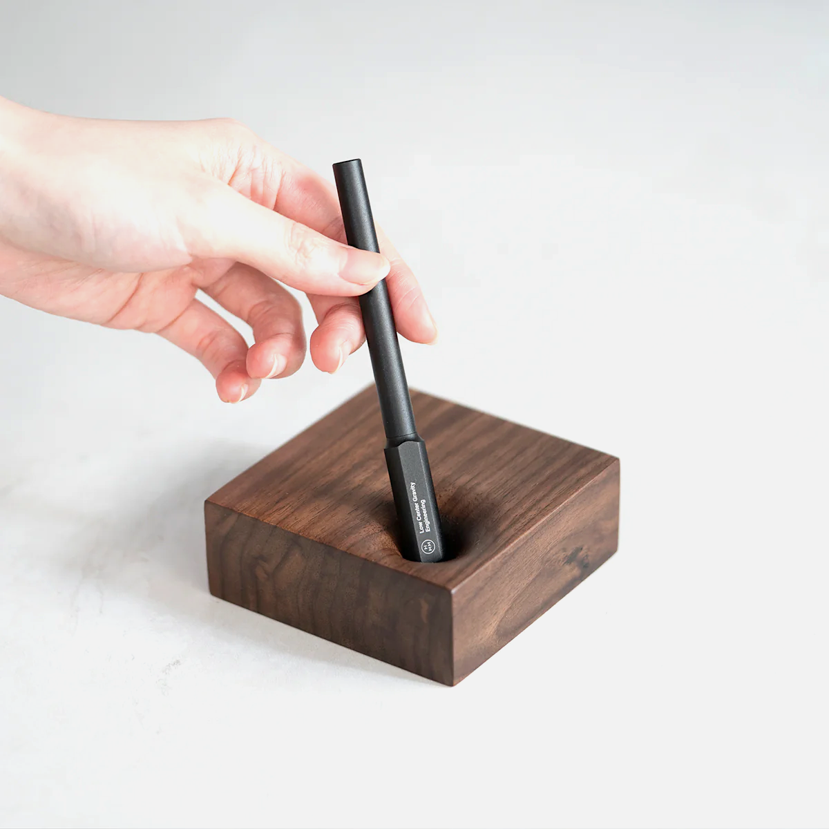 Stifthalter Walnussholz – Minimalistischer Pen Holder