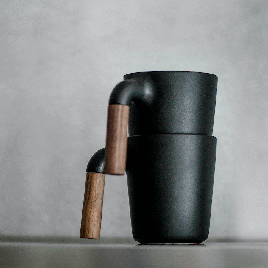 Mugr Kaffeetasse schwarz | Handgefertigte Keramik mit Walnussholzgriff
| HMM | Made in Taiwan