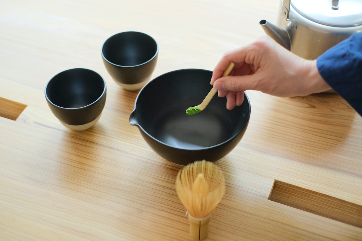 Horizon Teeschale L – Matcha-Schale mit Ausguss aus Porzellan | Made in Japan