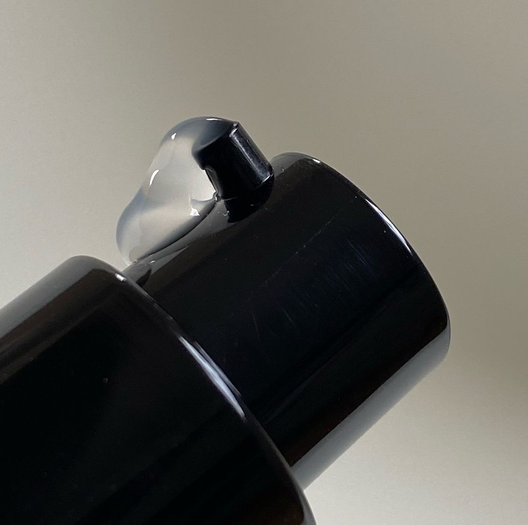 Sanftes Gesichtspeeling mit Kampo-Kräutern – Skin Refining Gel | IPSUM ALII Japan