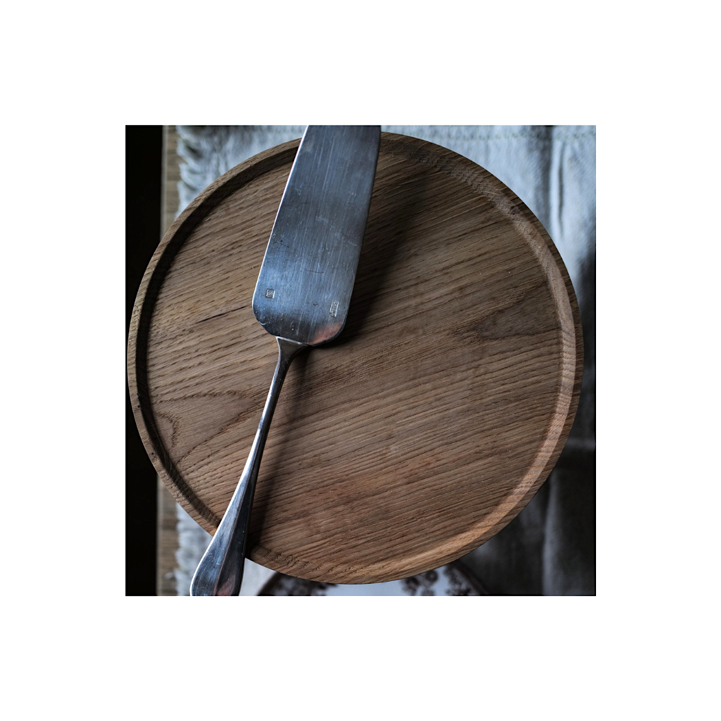 Etagere aus geräucherter Eiche – Ovo Things Holz-Kuchenplatte