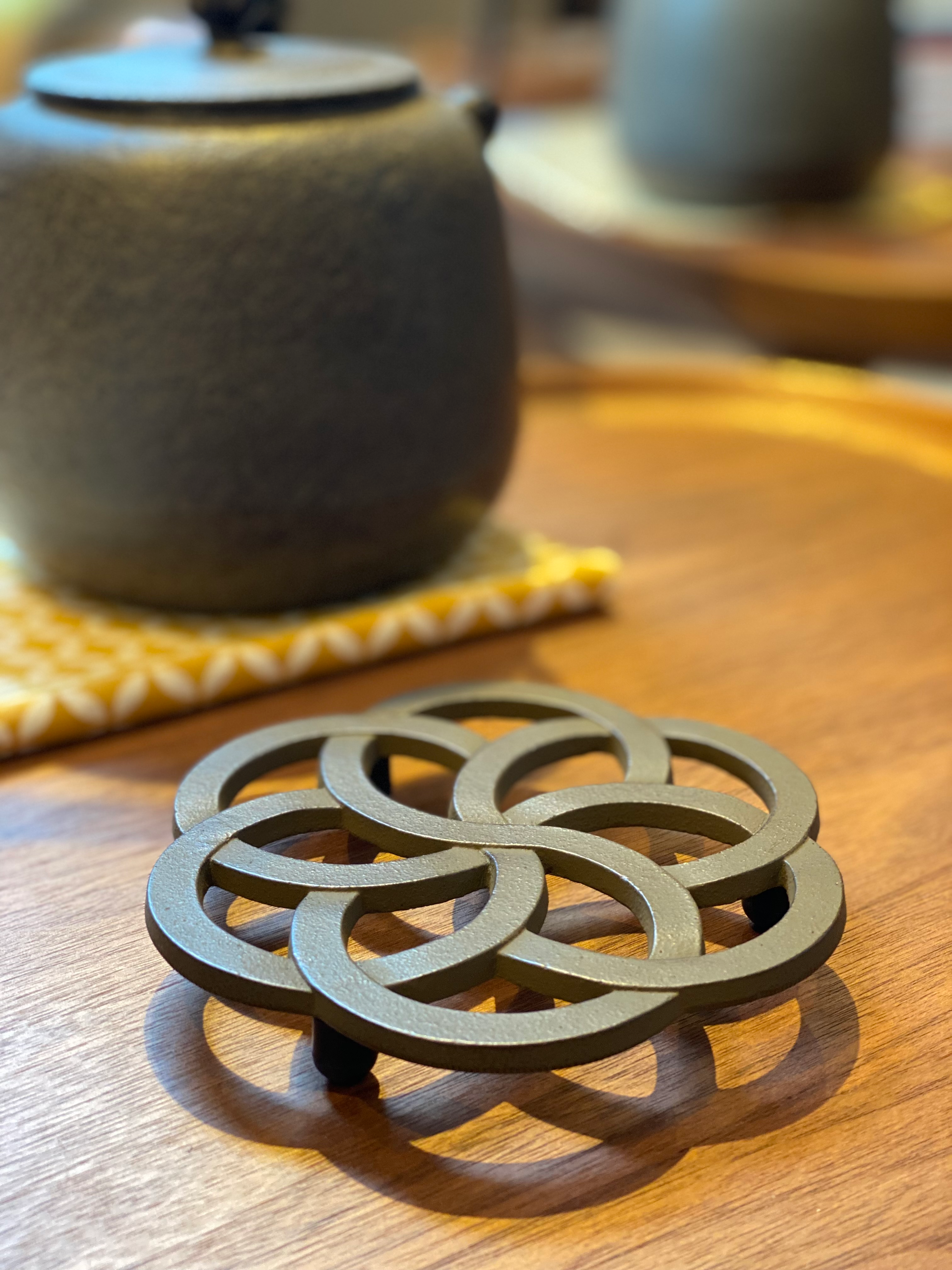 SUZUKI MORIHISA STUDIO Untersetzer aus massivem Gusseisen aus Japan