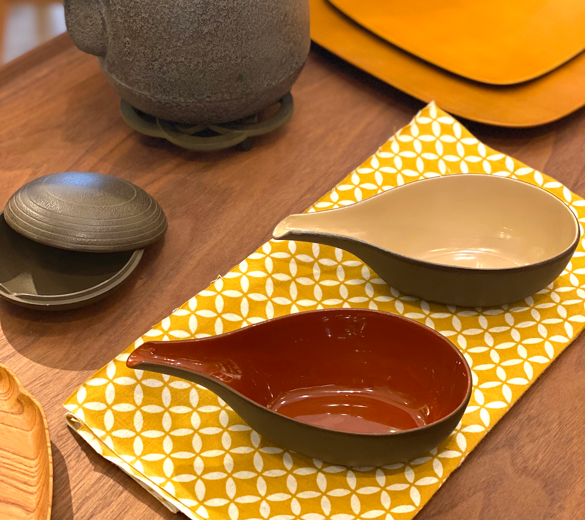 Saucenschälchen White-Beige aus Eisen mit Ausgussnase | Simplicity Design Japan