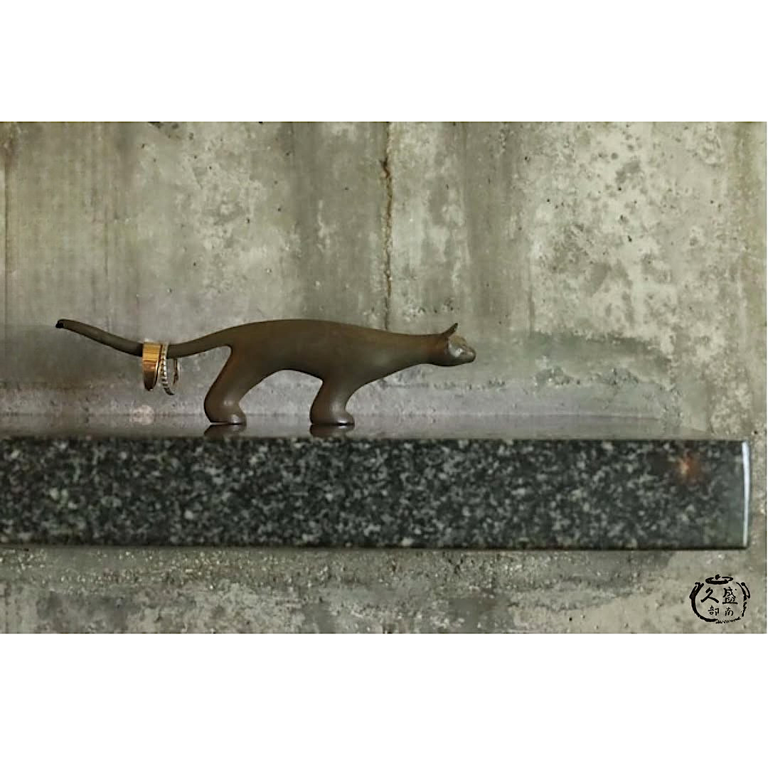 Chami Bronzeskulptur | Handgefertigte Katzenskulptur aus Japan