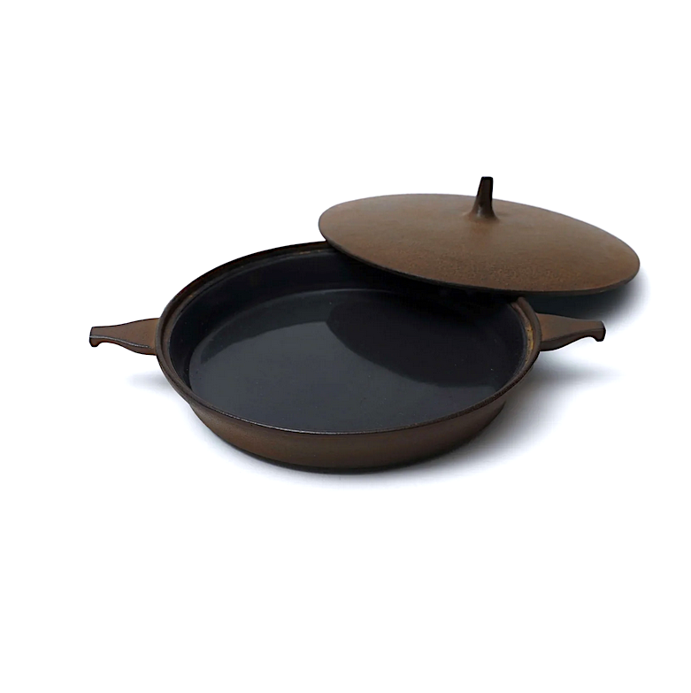 Kleine Gusseisenpfanne mit Deckel
