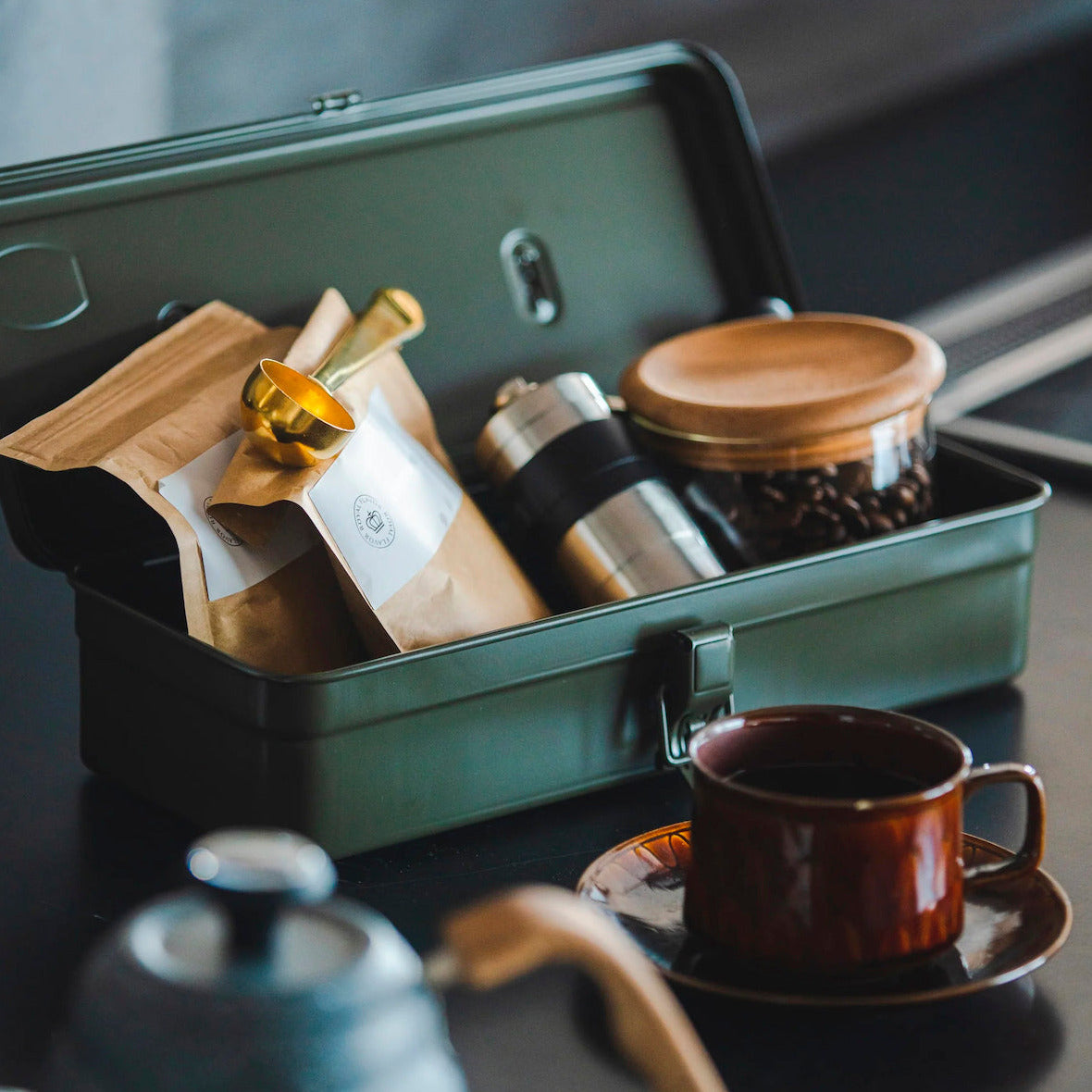 Universalkiste Toyo T-320 mit Flachdeckel Moosgrün | TOYO STEEL | Made in Japan