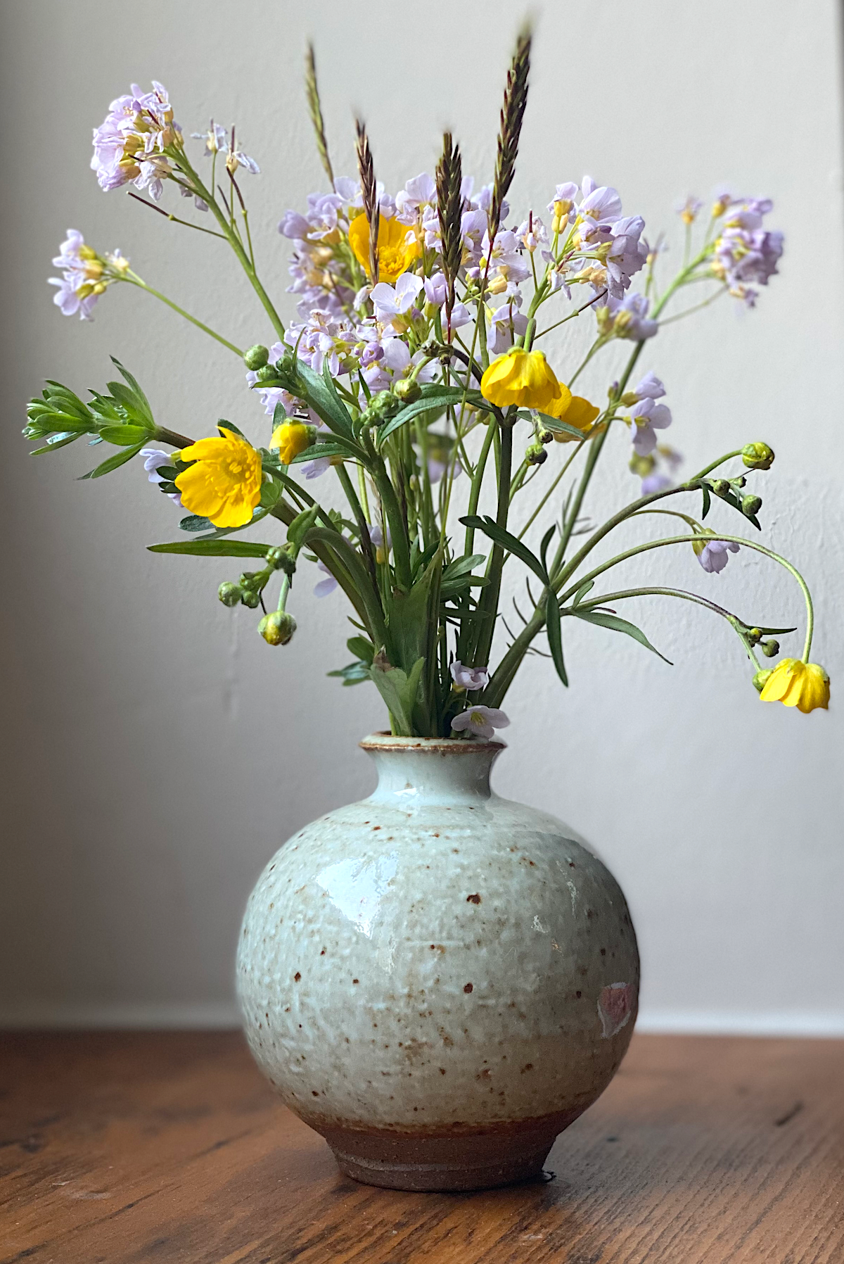 TSUBAKI Kugelvase – Handgefertigte japanische Keramik aus Yunotsu