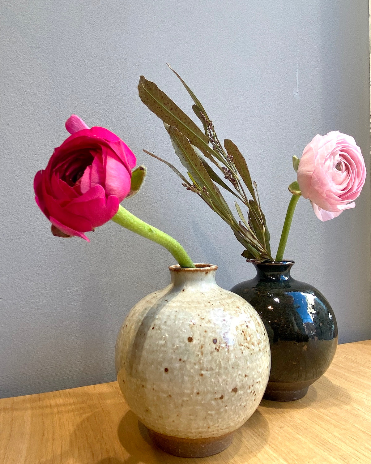 TSUBAKI Kugelvase – Handgefertigte japanische Keramik aus Yunotsu