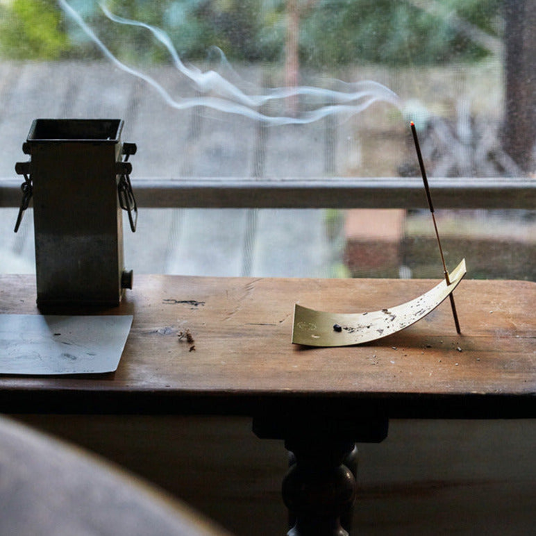 APOTHEKE FRAGRANCE Räucherstäbchenhalter aus Messing Handmade in Japan