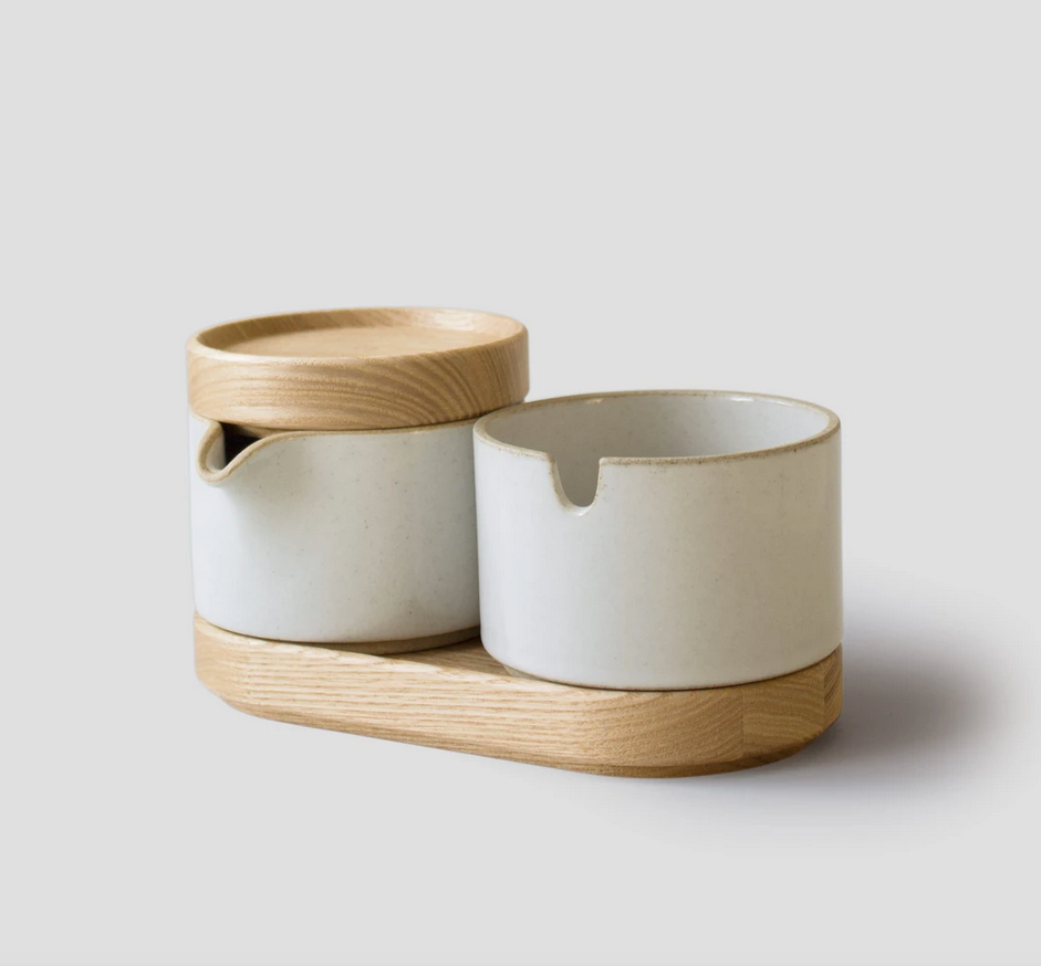 HASAMI PORCELAIN Milchkännchen in Hellgrau glänzend glasiert