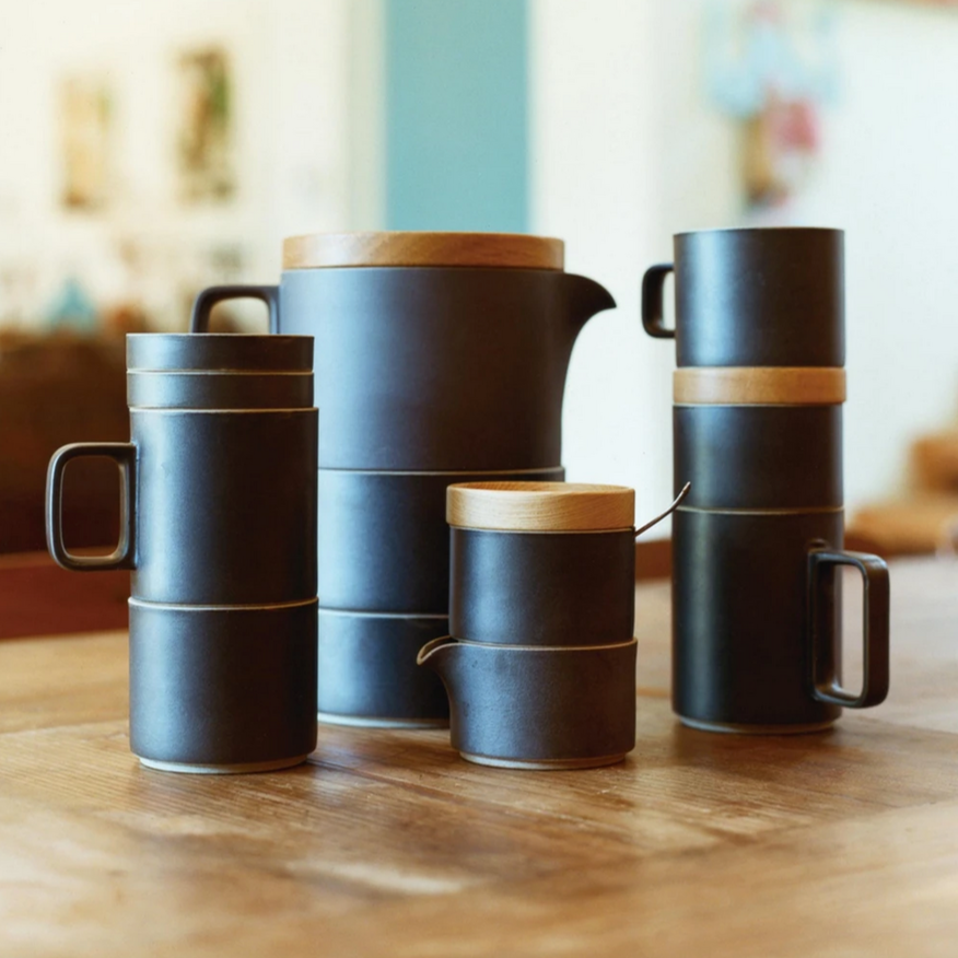 HASAMI PORCELAIN Milchkännchen in Schwarz matt glasiert Handmade