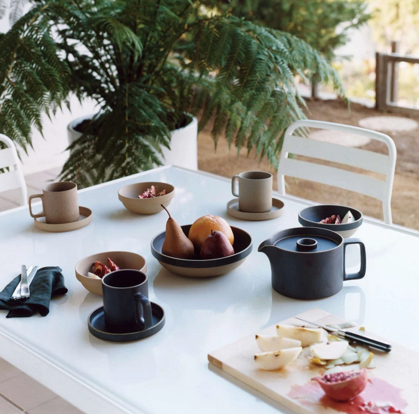 HASAMI PORCELAIN Tasse in Schwarz aus Porzellan und Ton Made in Japan