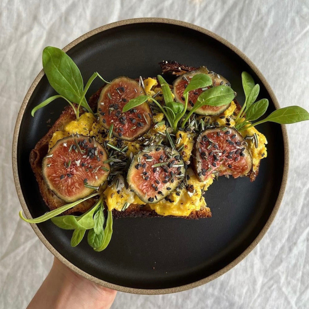 HASAMI PORCELAIN - Japanisches Geschirr - Teller in Schwarz Ø 18.5 cm| Handmade