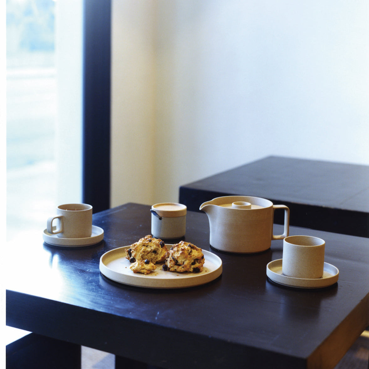 HASAMI PORCELAIN Teller natur aus Porzellan und Ton Handmade in Japan