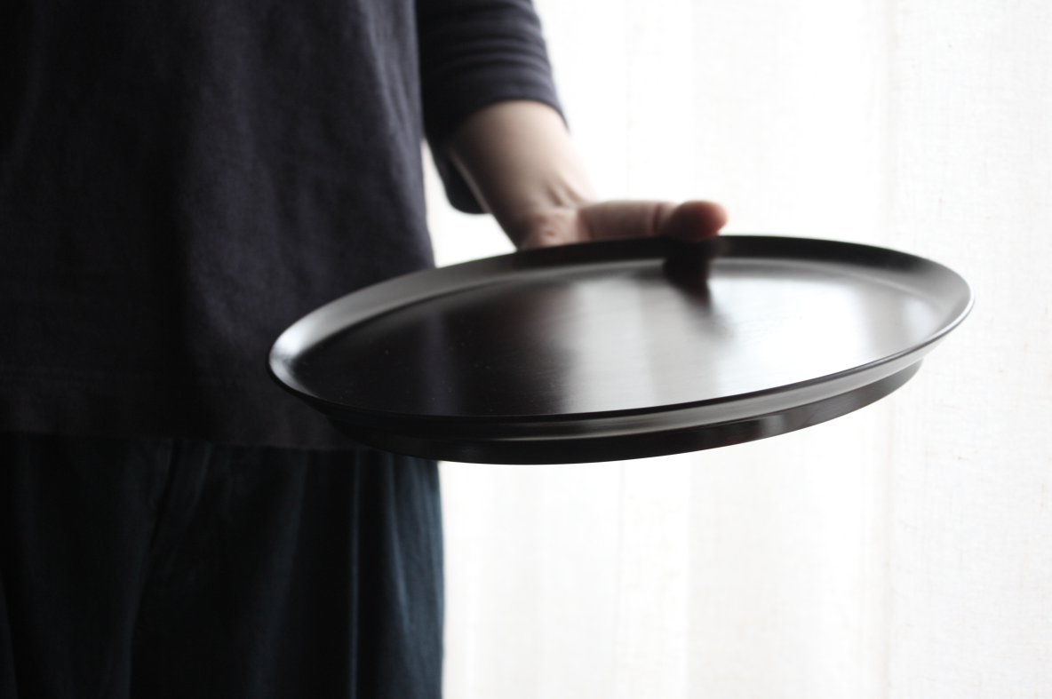 Serviertablett Unomatsu dunkelbraun Lackiert | Haselnussholz | Hatashikki | Handmade Japan