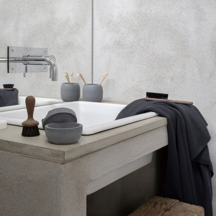 IRIS HANTVERK Gesichtsbürste Nussbaum Ziegenhaar Handgemacht