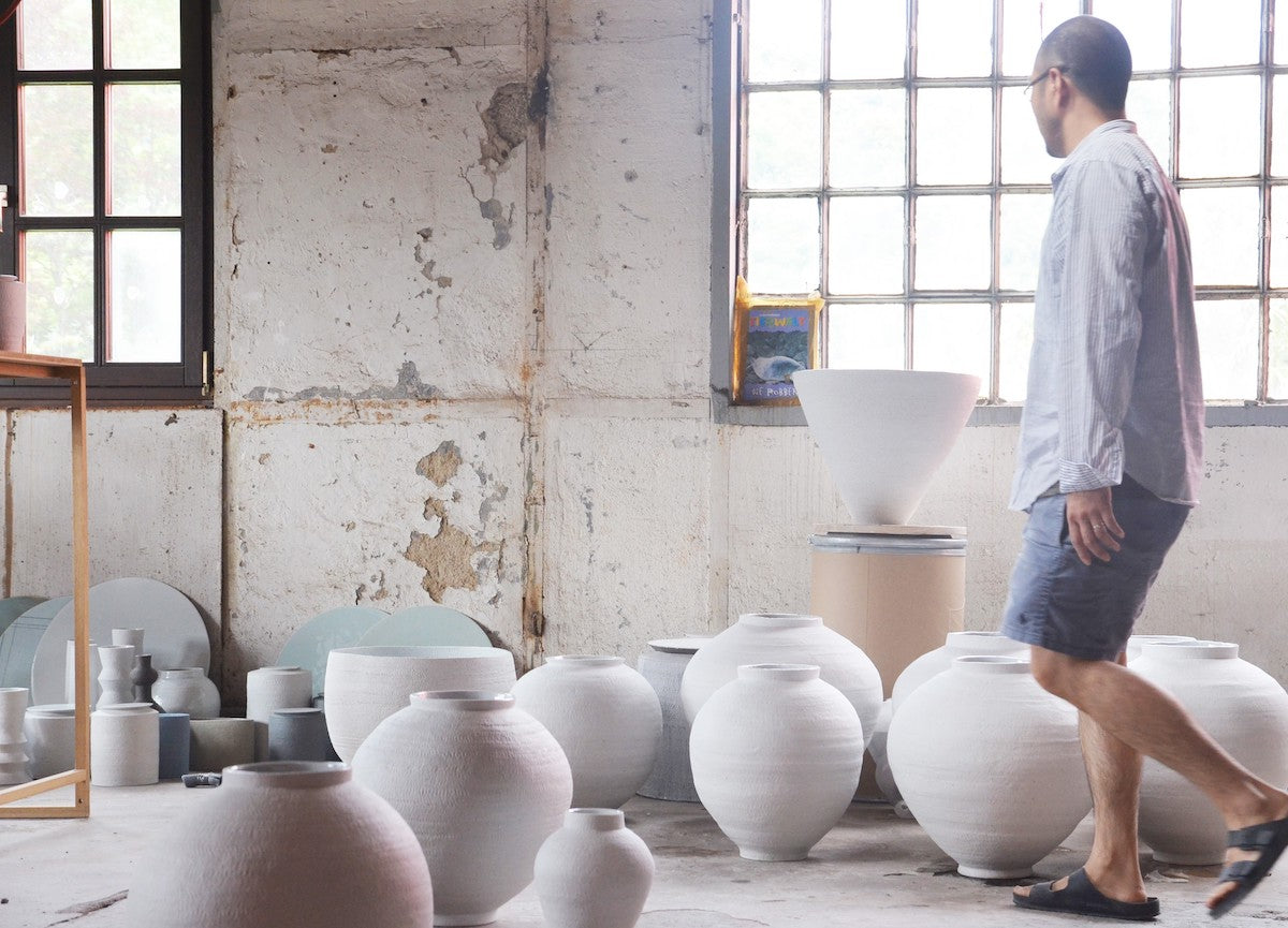 KIHO KANG Teekannen-Set aus Porzellan und Holz Handmade