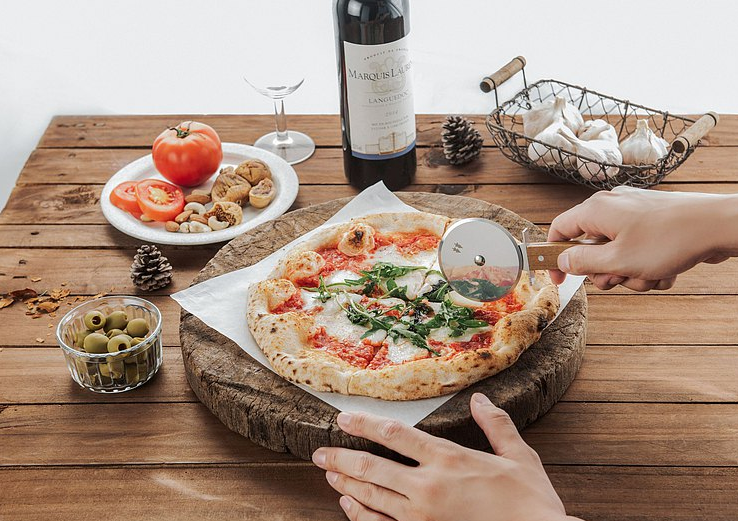MORINOKI eleganter japanischer Pizzaschneider aus Holz und Edelstahl