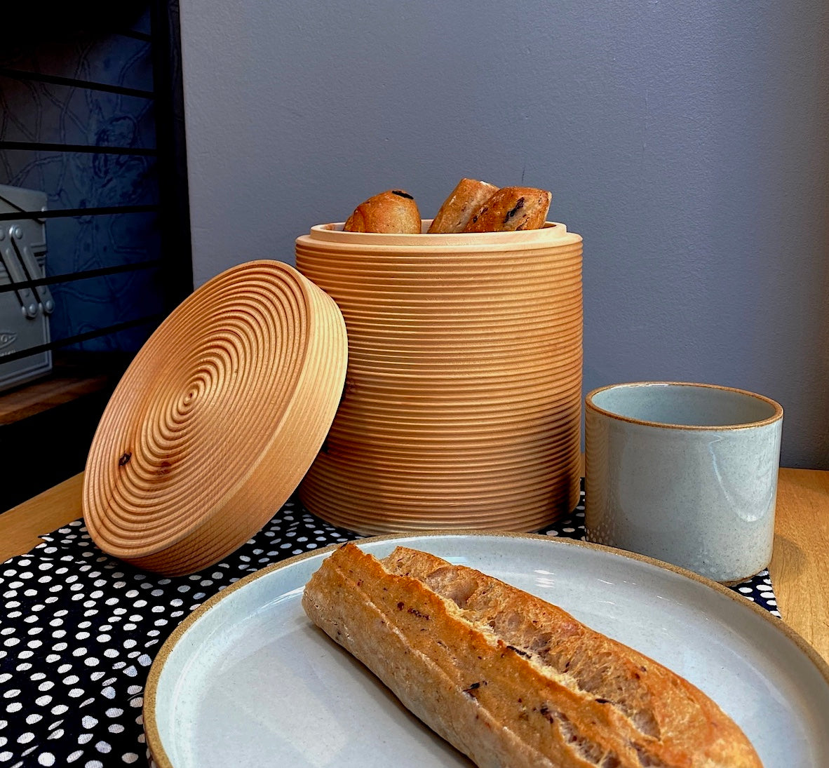 OTHMAR PRENNER Brotdose Arvenholz gedrechselte Handarbeit im Südtirol