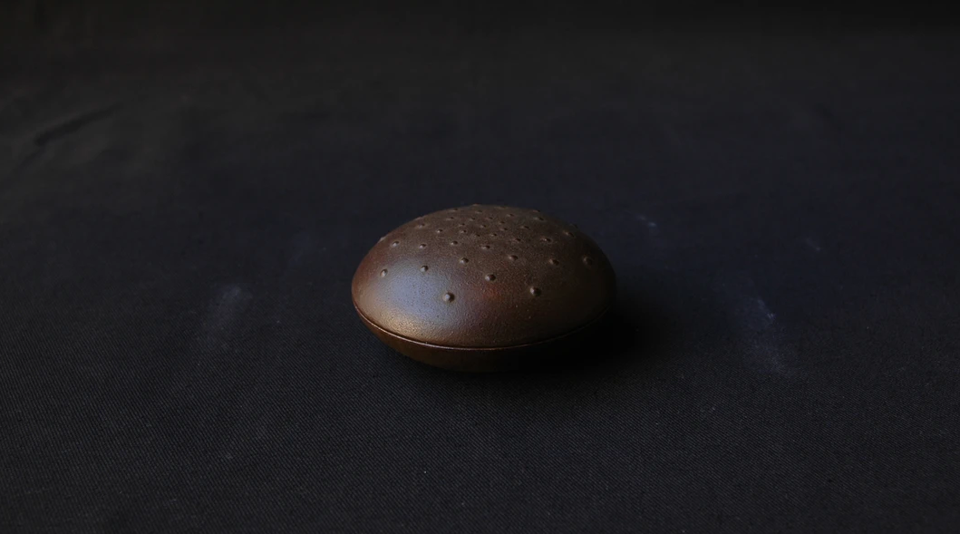 SUZUKI MORIHISA STUDIO Eisendose aus massivem Gusseisen aus Japan