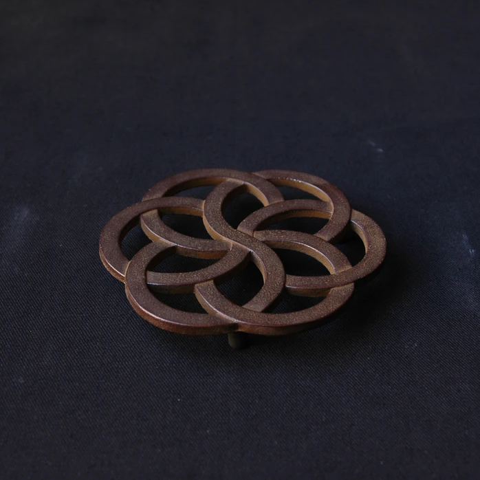 SUZUKI MORIHISA STUDIO Untersetzer aus massivem Gusseisen aus Japan