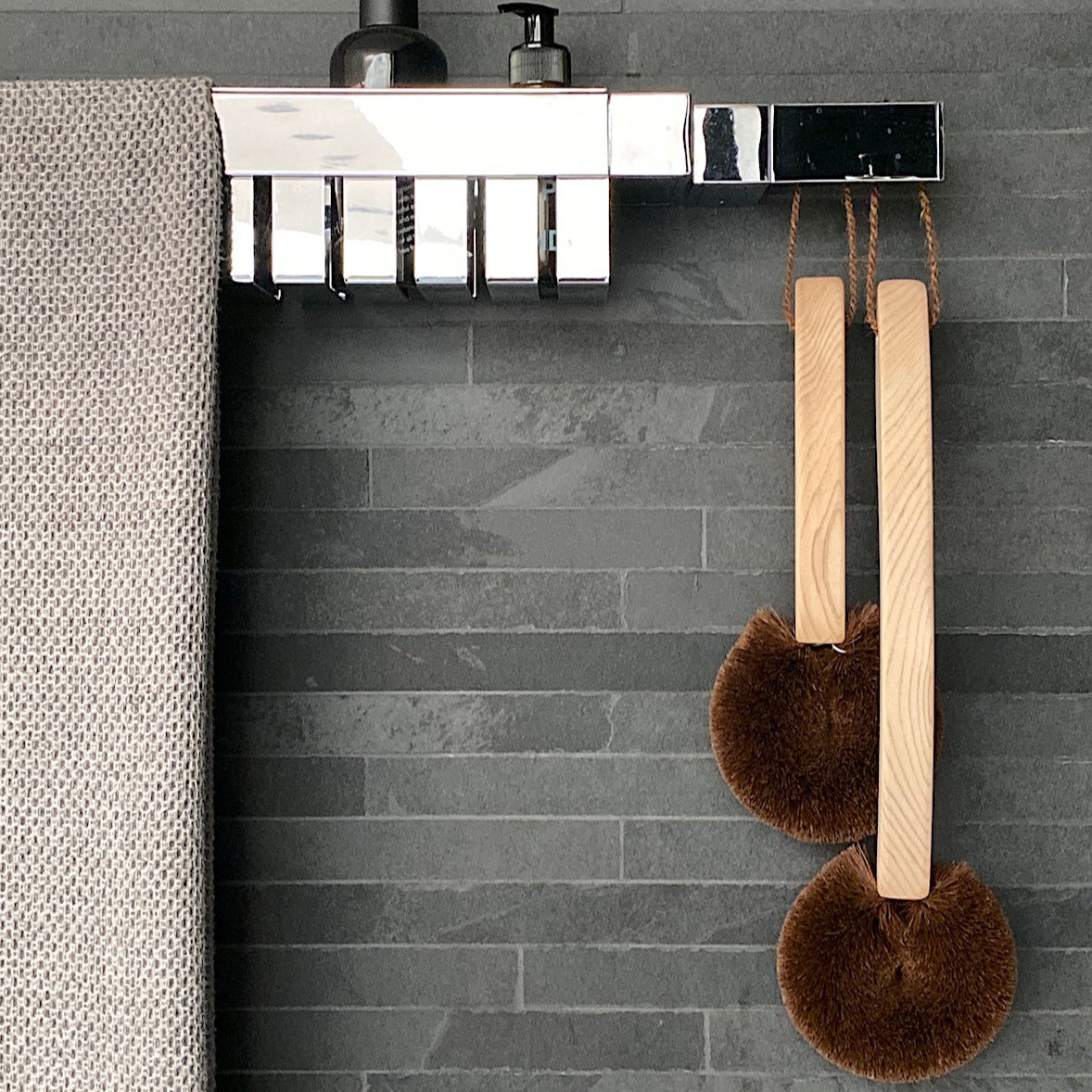 TAKADA - Körperbürste mit kurzem Griff aus japanischer Zypresse | Kishu Shuro Zypresse | Kishu Shuro