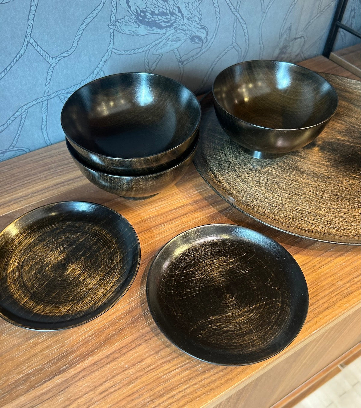 Teller Unomatsu  Ø120mm | dunkelbraun lackiert aus Haselnussholz | Hatashikki | Handmade Japan