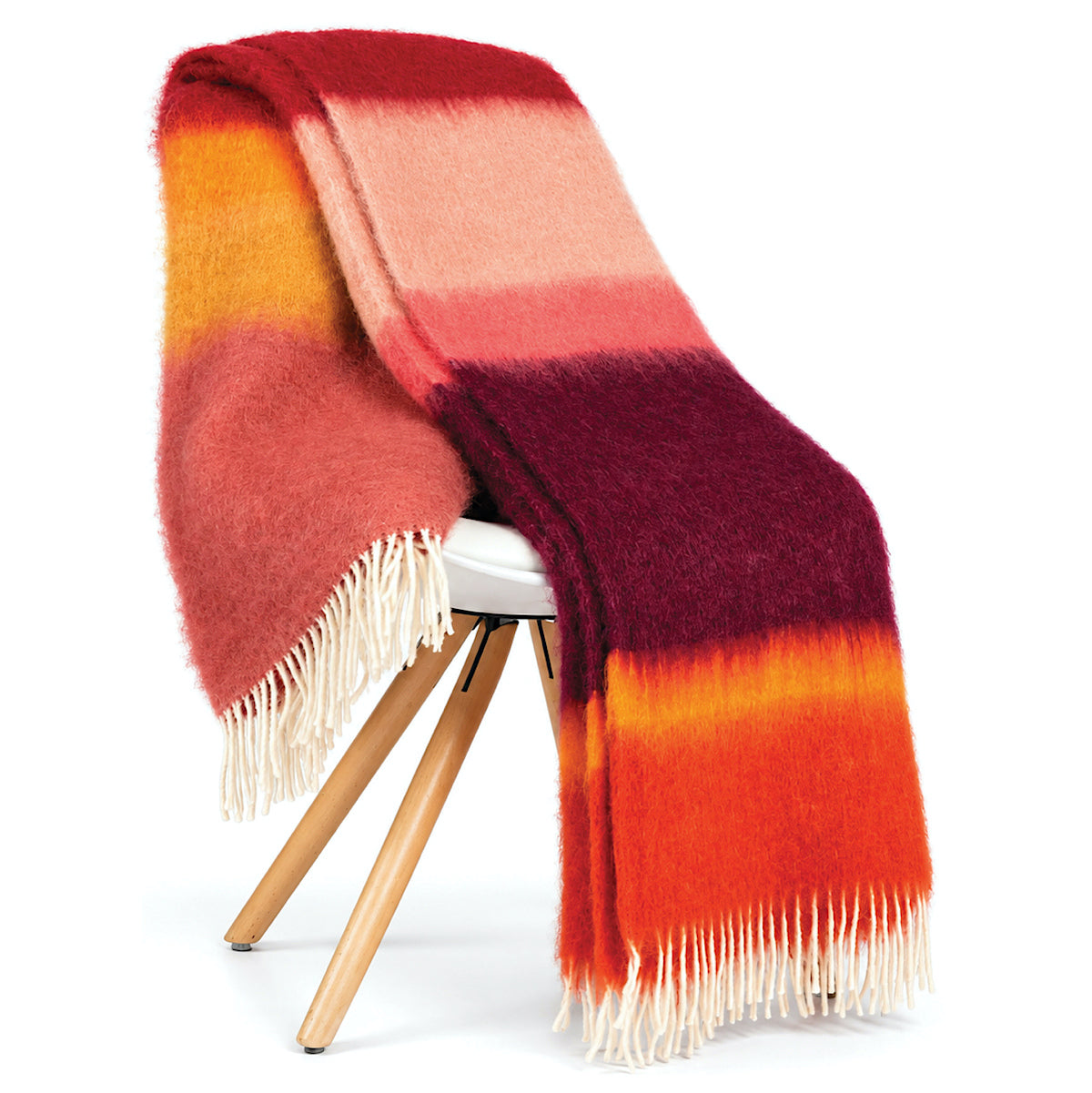 MANTAS EZCARAY Matisse M-166 Mohair-Wolldecke mit weichen Farbflächen in Rottönen, Pinkrosa, Bordeaux, Pumpkin-Orange und Gold, mit hellen Fransen