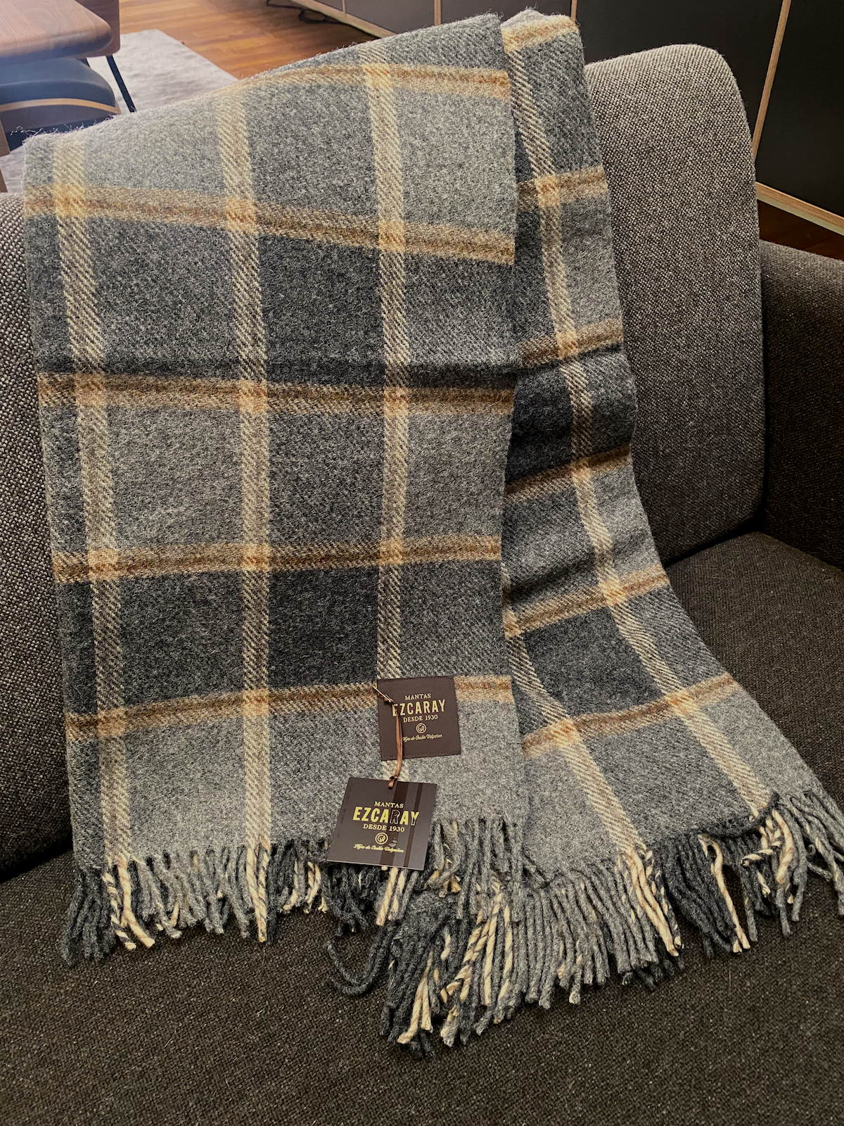 Mantas Ezcaray Shetland Wolldecke SN-7 aus 100 % Shetlandwolle mit klassischem Karomuster, 140 × 200 cm, hergestellt in Spanien