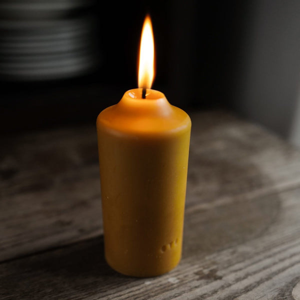 Kerzen | Zylinderkerze aus Bienenwachs | OVO THINGS | Handmade in Litauen