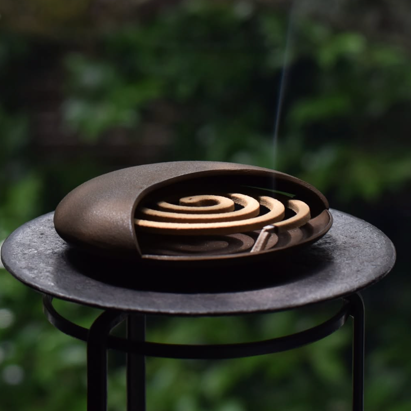 Moskitospirale mit Gusseisenstand