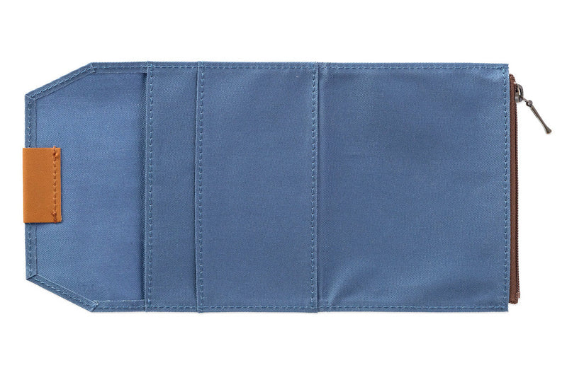 TRAVELER'S COMPANY - Baumwoll-Reissverschlusstasche blau in Reisepassgrösse Handmade in Japan