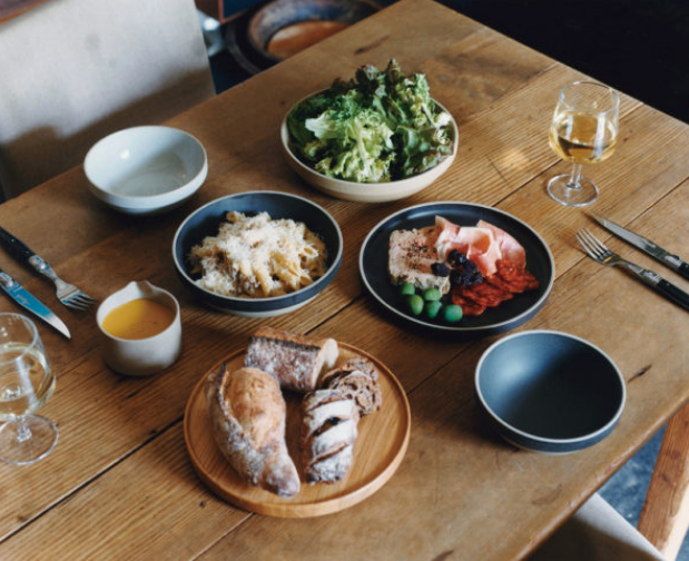 HASAMI PORCELAIN runde Schale aus Porzellan und Ton Handmade in Japan