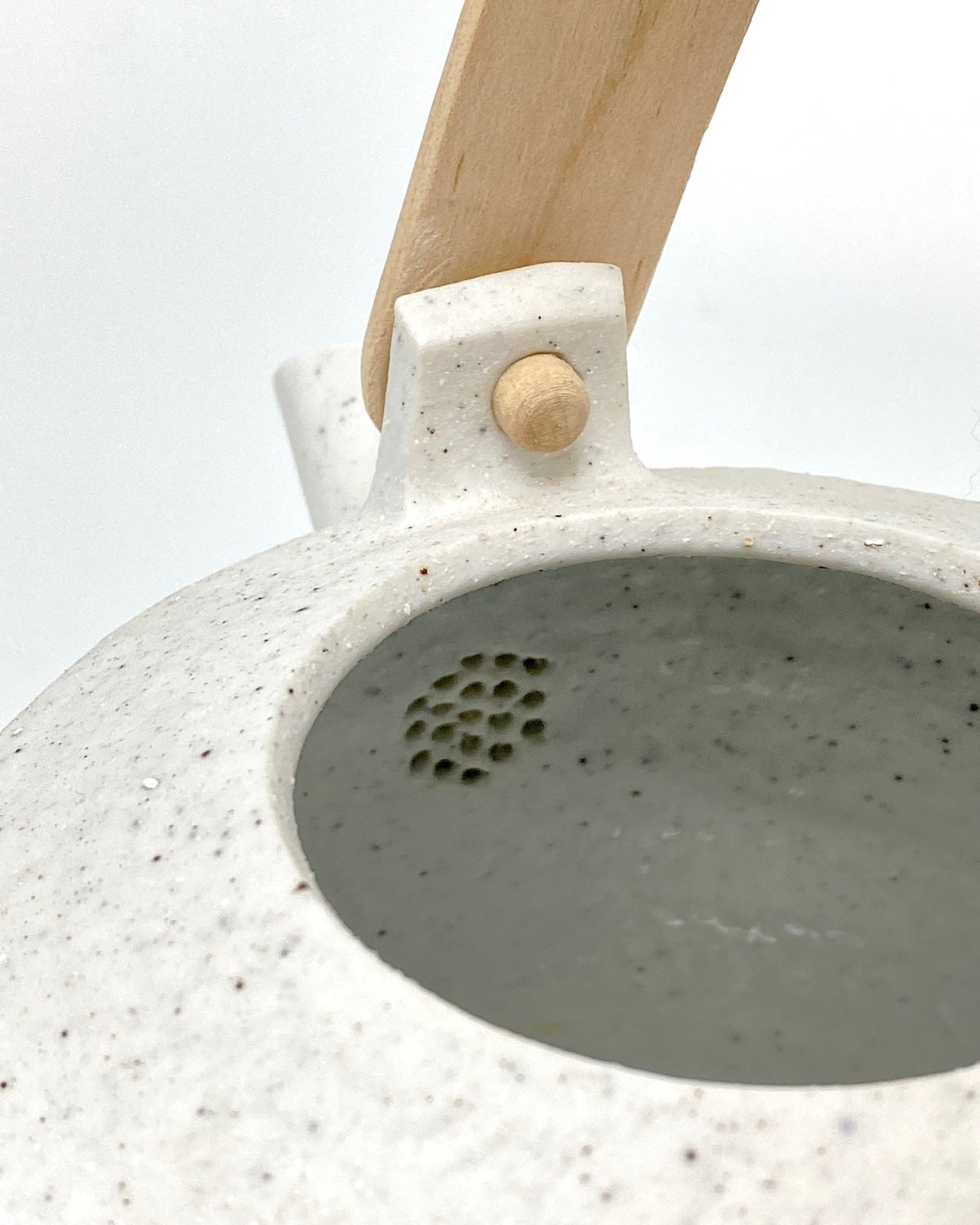 KIHO KANG Teekannen-Set aus Porzellan und Holz Handmade