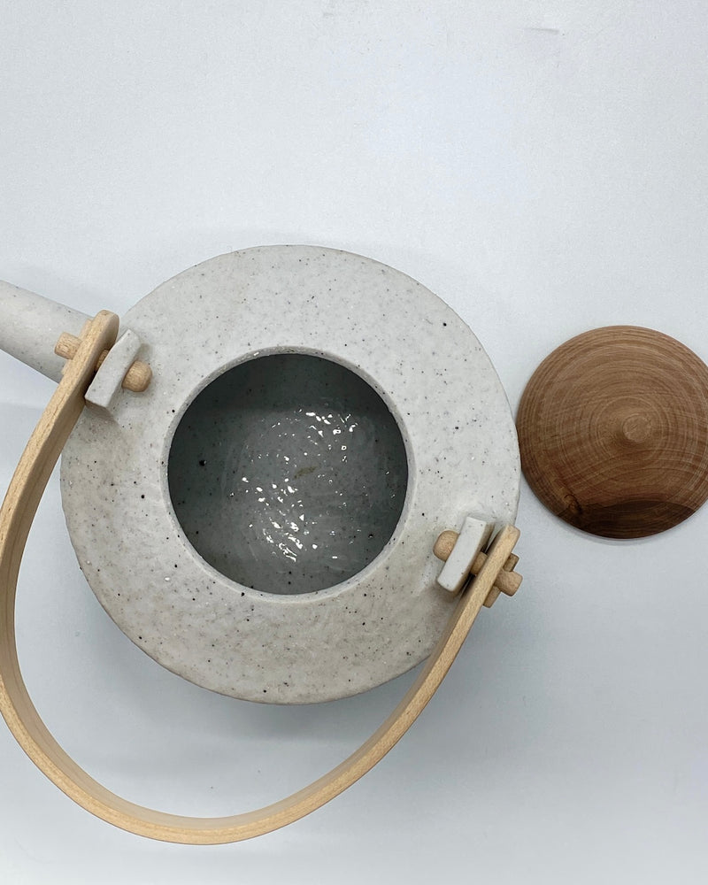 KIHO KANG Teekannen-Set aus Porzellan und Holz Handmade
