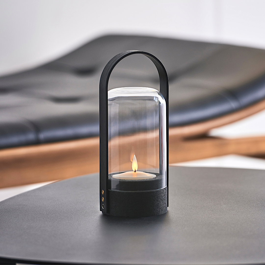 LE KLINT - Tragbare USB Tischleuchte aus Holz & Kork | Candlelight Black