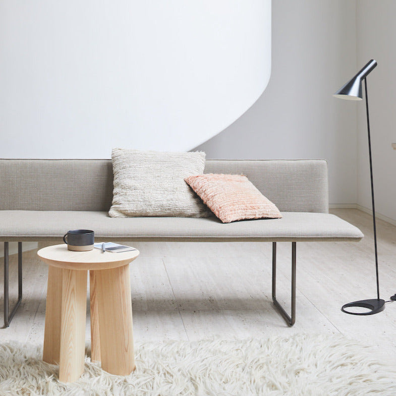 MORE - Beistelltisch P68 massives Eschenholz | Design Peter Fehrentz