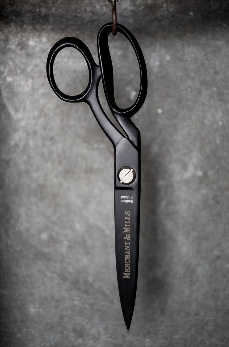 Merchant&Mills-XYLAN-COATED-Tailor's-SHEARS-10″-black-SPECIAL-EDITION